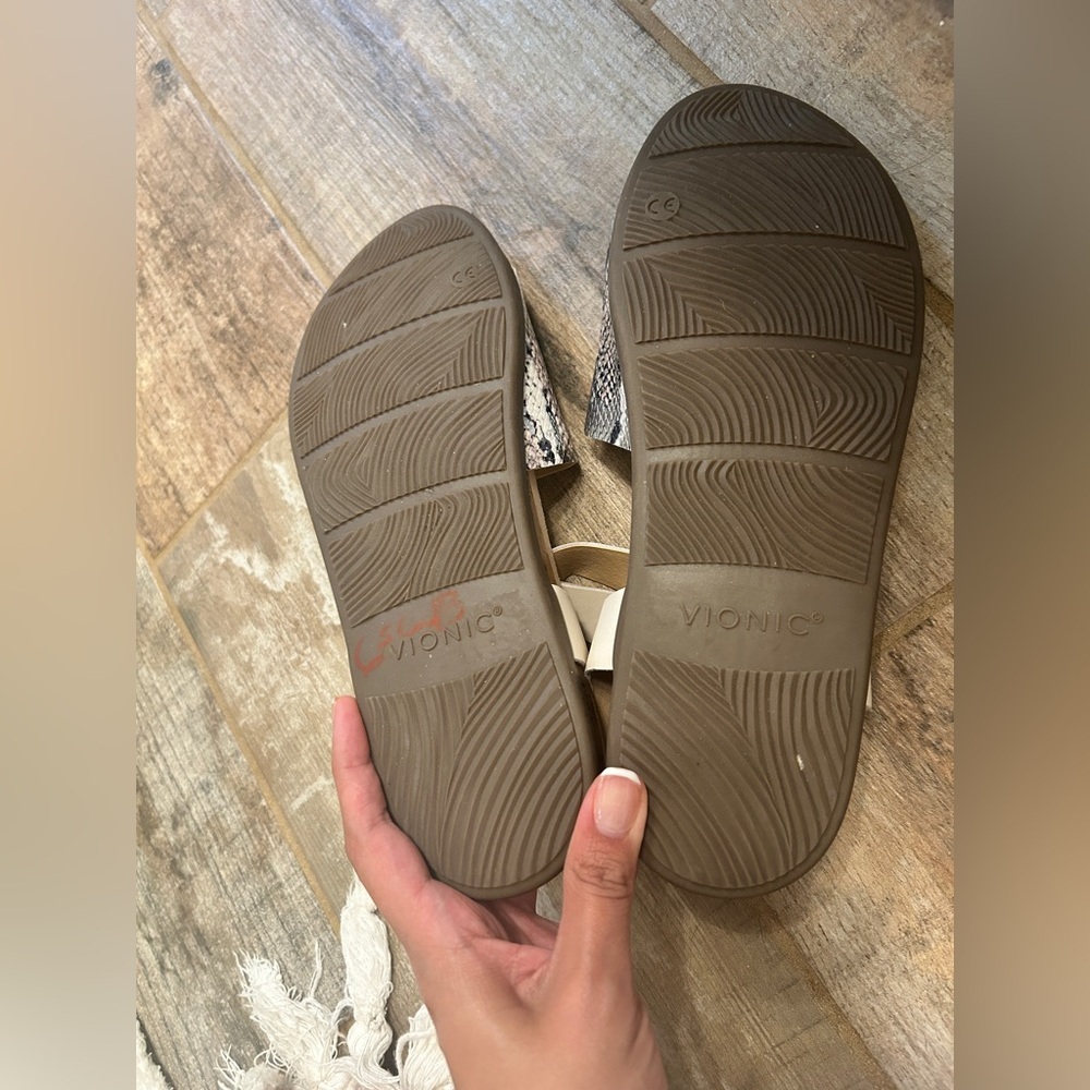 Vionic Colleen Boa Metallic Cream Leather Cork Adjustable Strap Sandals LIKE NEW - Picture 5 of 6